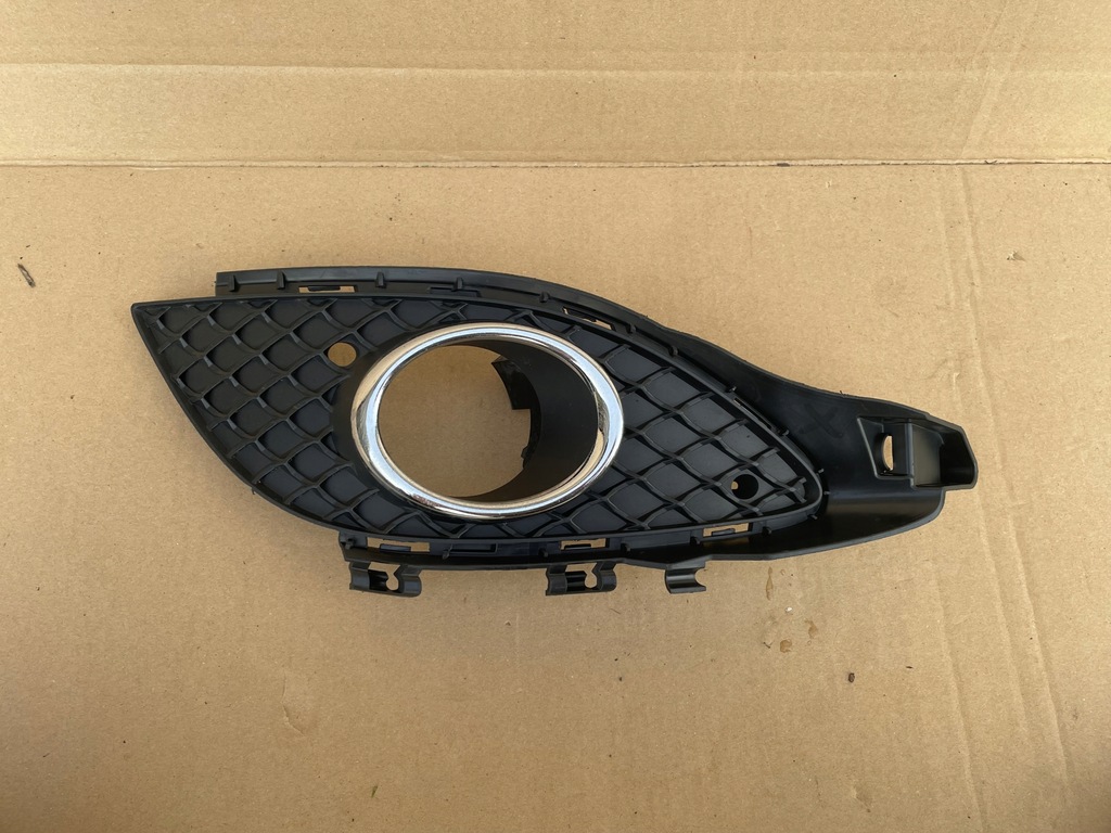 фото №1, Mercedes w176 левая решётка бампера перед