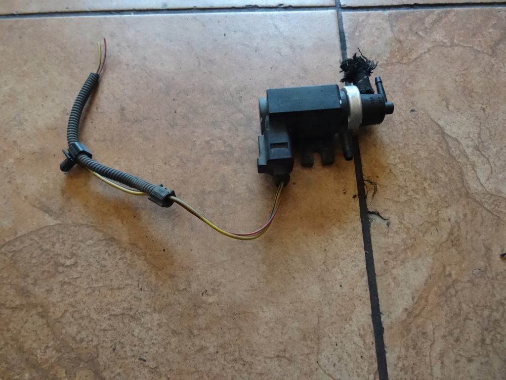 фото №3, Leon i 1.9sdi 01' клапан вакуумa 1j0906627