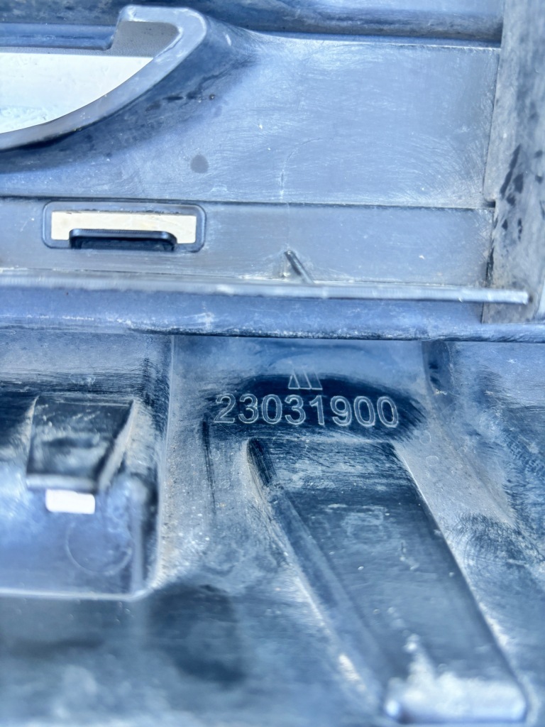 Renault trafic iii vivaro 14- решітка радіатора решітка решітка радіатора бампера перед 622543504r в Україні