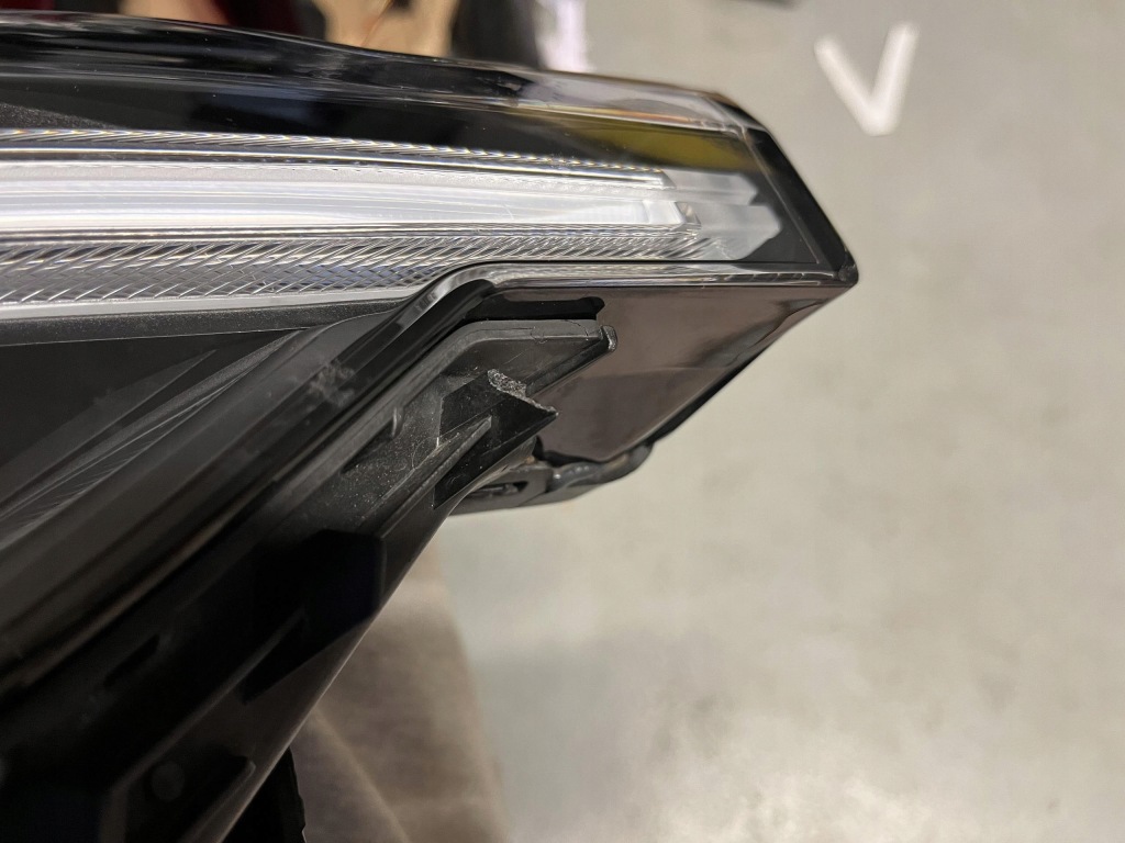 Volvo xc60 2 рестайлинг  фара правая  перед full led 32338977 Недорого