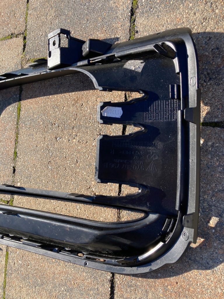 Купити Porsche cayenne 3 9y gts решітка бампера перед права orgi.