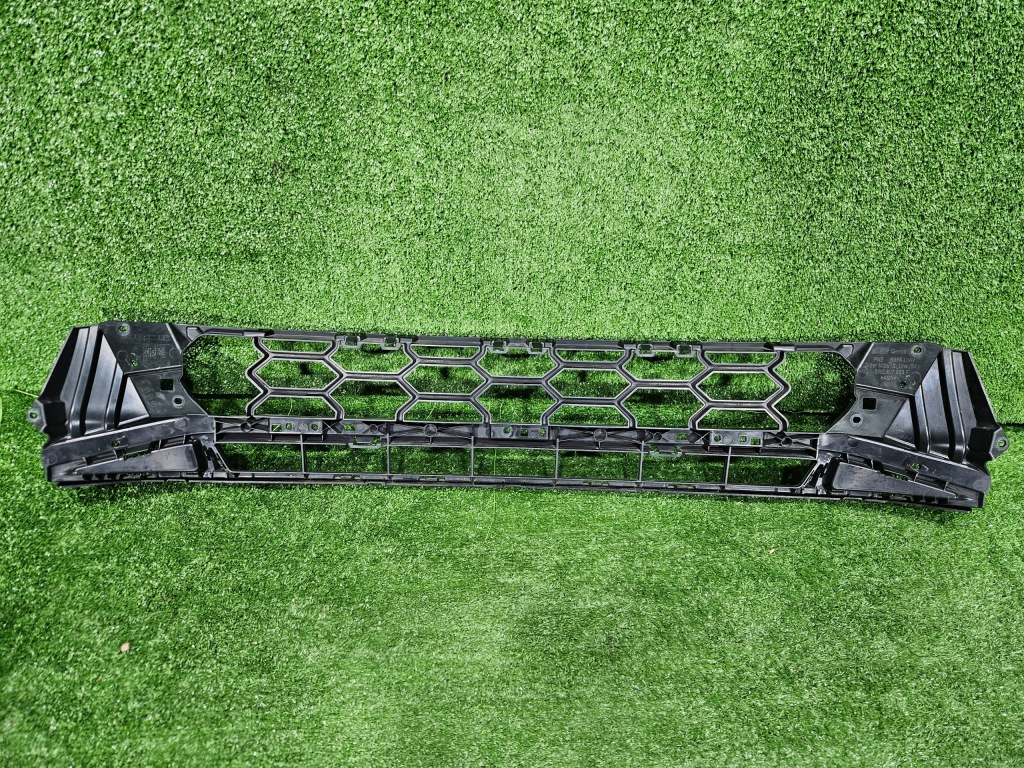 Audi a4 b9 s-line решётка бампера 8w0807683f с Разборки