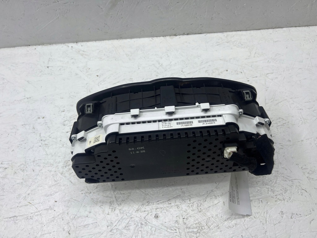 фото №12, Volvo v40 2016 счетчик / спидометр