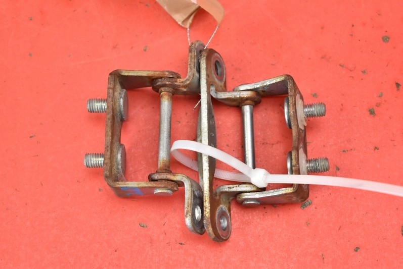 фото №1, Петля петли крышки задняя subaru forester 3 iii 08-13