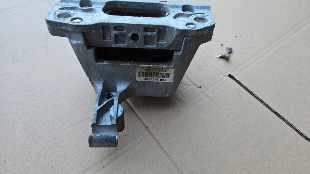 фото №4, Подушка кронштейн двигателя коробки jeep cherokee kl 2015 2.4b p68164709ad