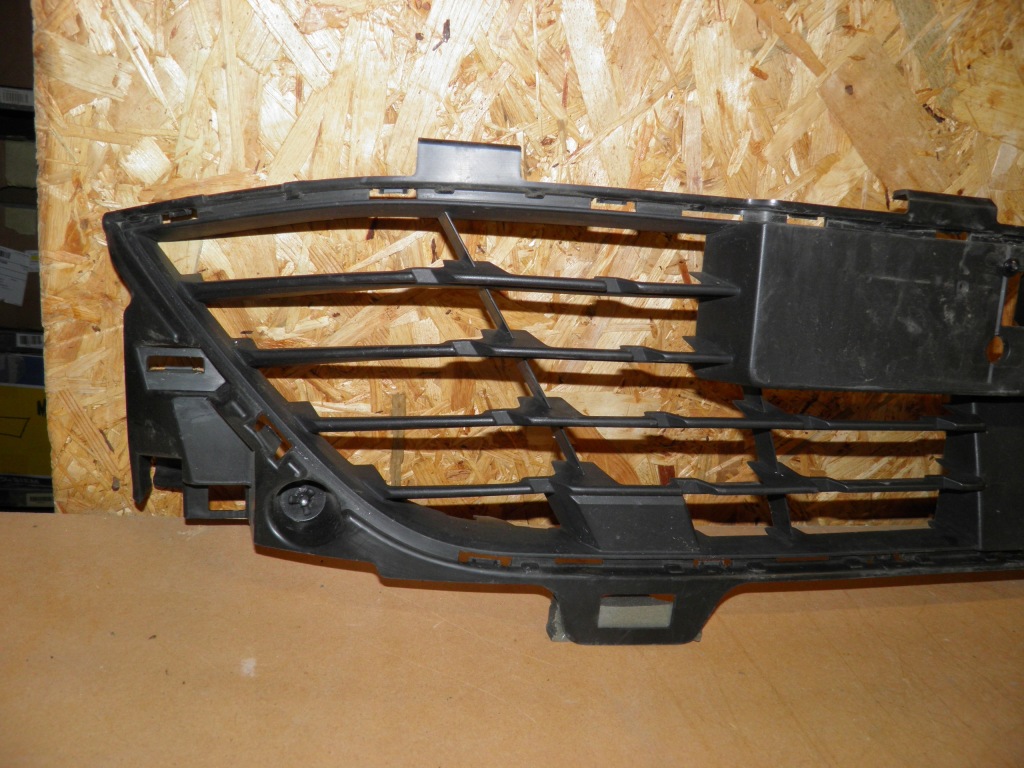 Решітка решітка  бампера перед renault clio v 622546955r оригінальний номер Доставка