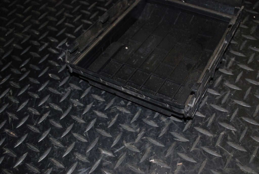 Кришка запобіжників vw passat b6 1k0937132f Зі Шроту