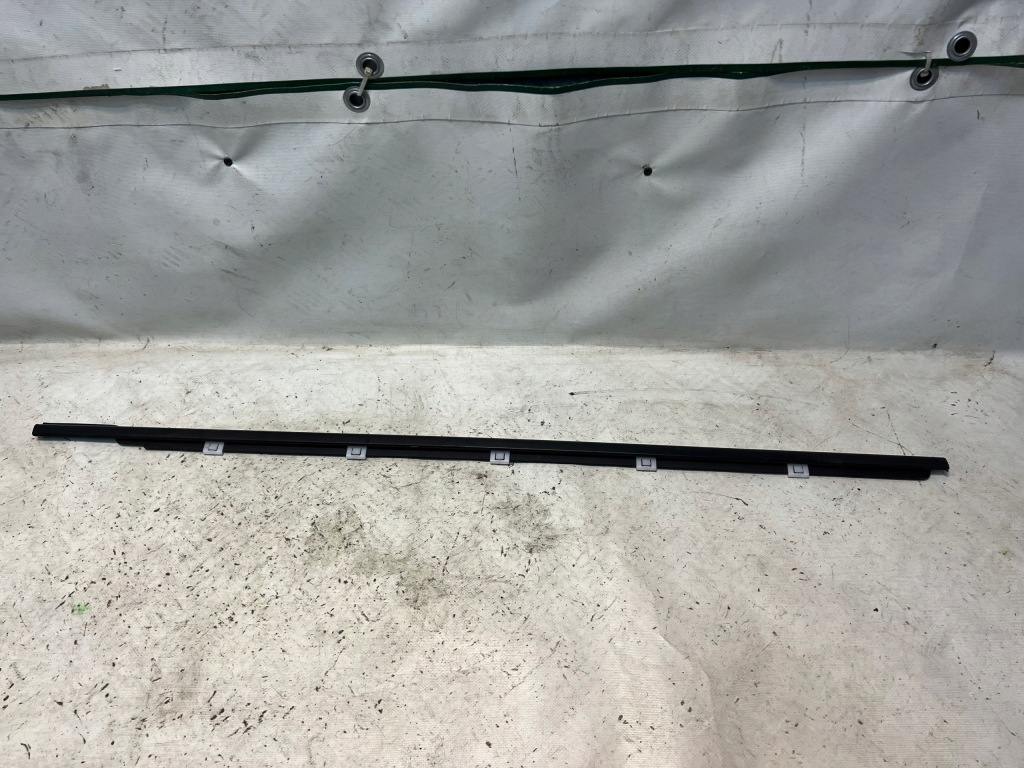 фото №1, Hyundai elantra vi молдинг уплотнитель правый перед