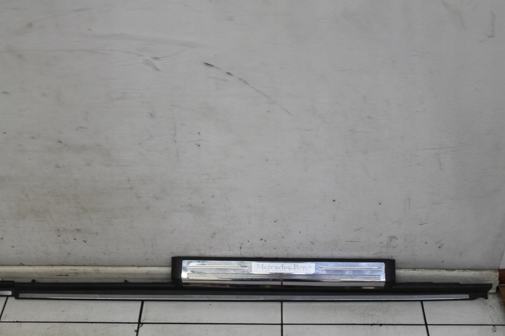 фото №1, Молдинг порог правая mercedes w220 a2206804435