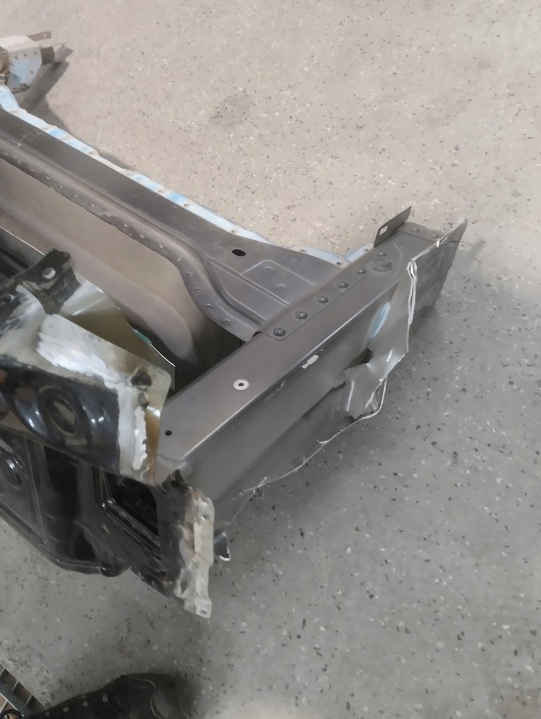 фото №6, Porsche taycan cross pas задній лонжерон піддон задня