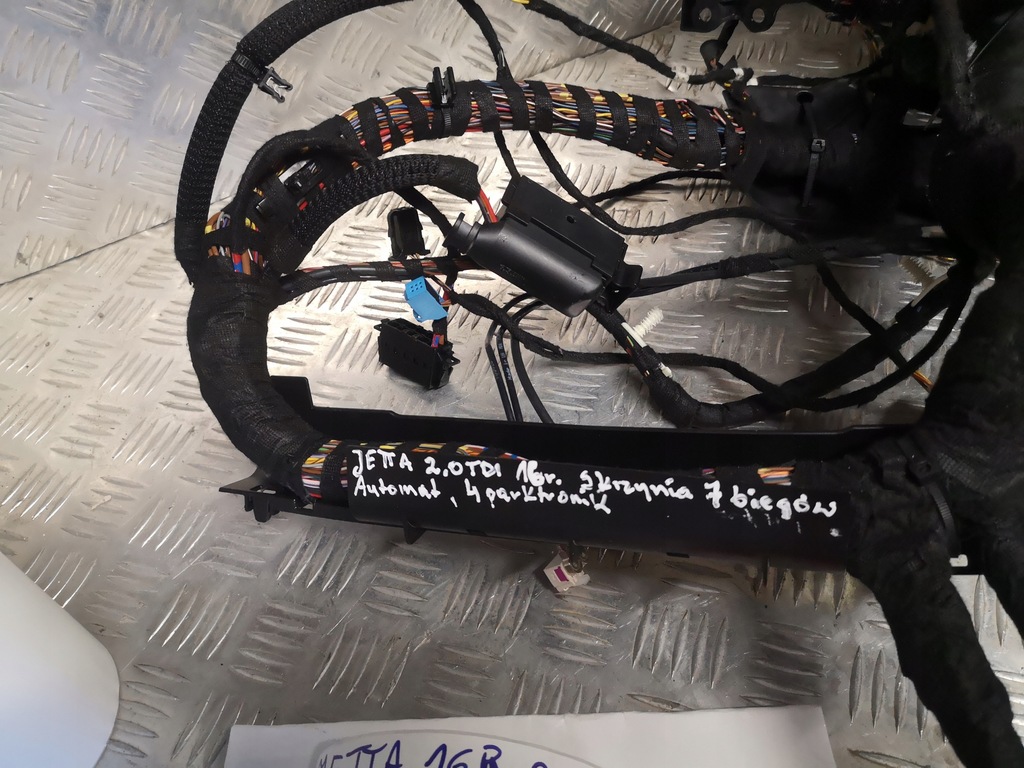 фото №10, Vw jetta 2016 r 2.0 tdi dsg 7 передача электропроводка компьютер