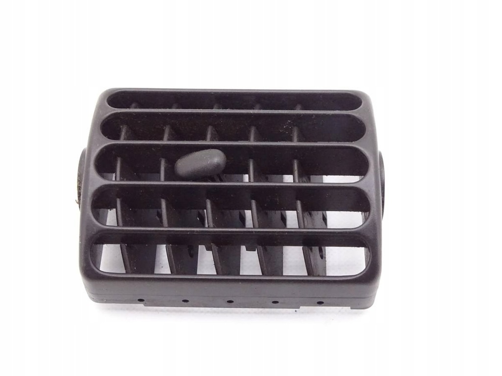 фото №1, Land rover discovery ii 98-04 решётка обдув середина правая