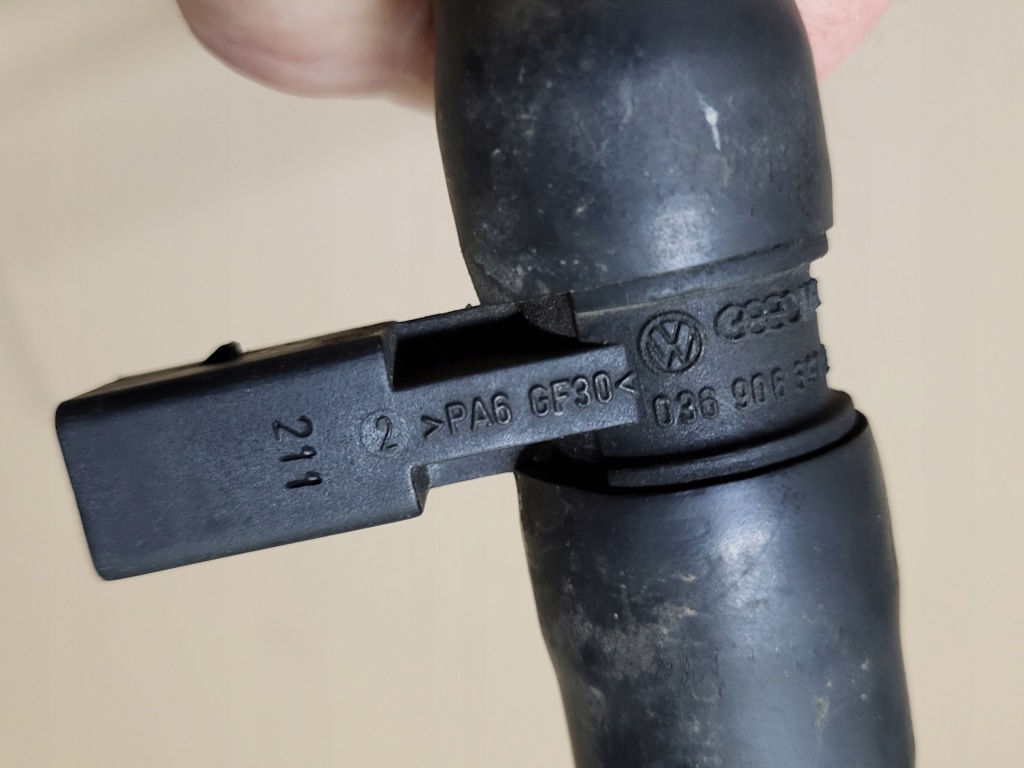 фото №12, Вентиляция картера воздухоотводчик шланг датчик клапан skoda vw polo caddy golf 4 seat оригинальный номер