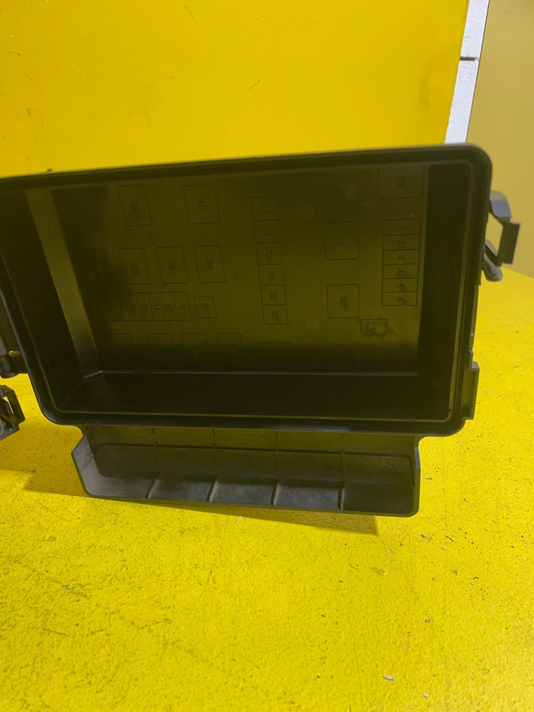 фото №8, Chrysler 300c - коробка запобіжників