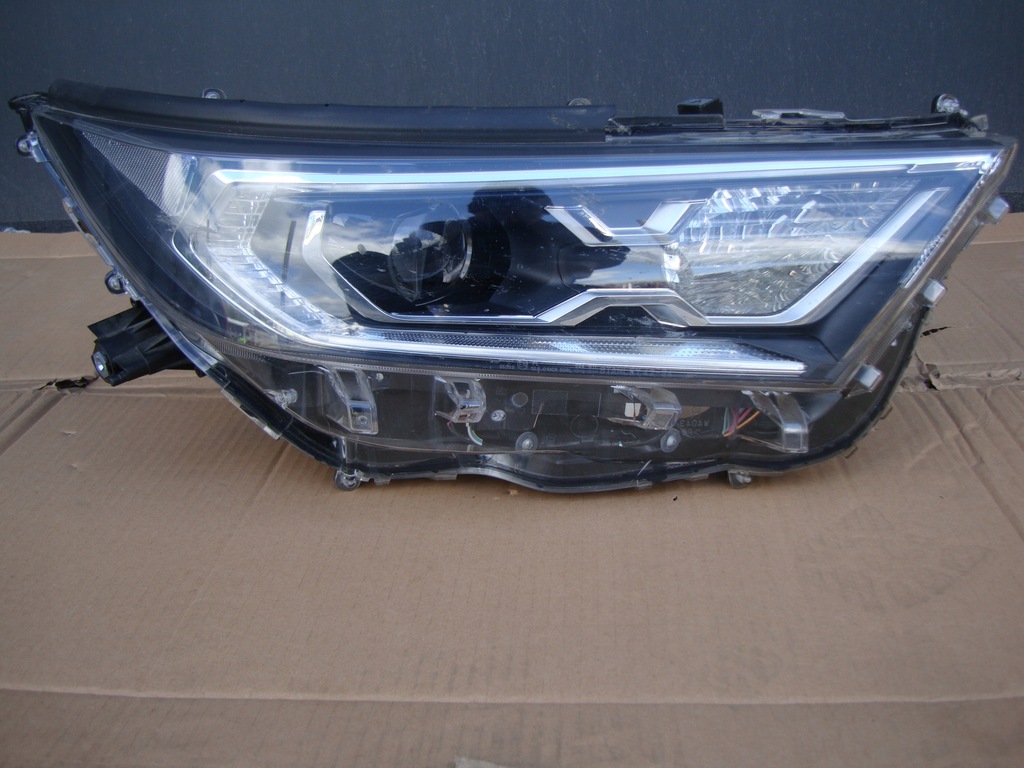 фото №1, Toyota rav4 v лампа ксенон правая передняя