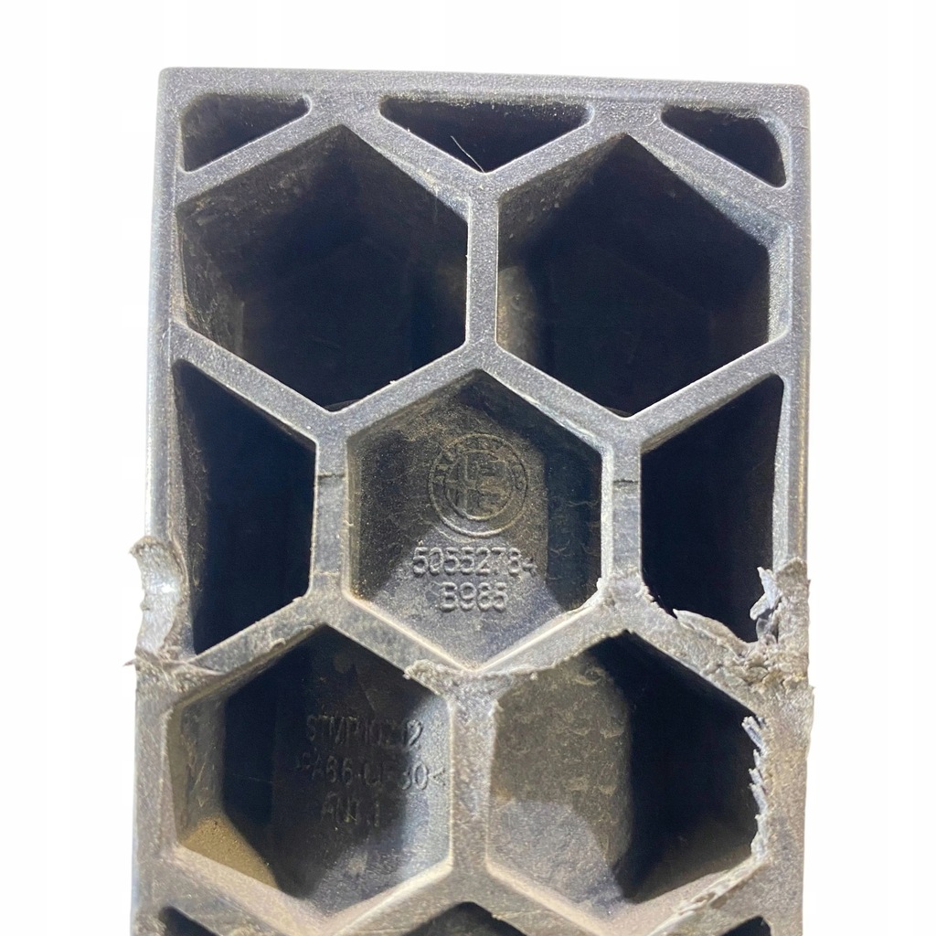 фото №9, Alfa romeo stelvio 2019 разъём домкрата переключения передач