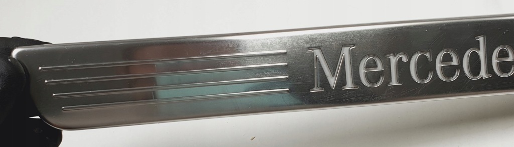 Молдинг накладка порог правый перед mercedes w176 Доставка