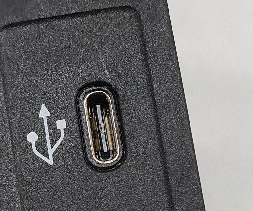 фото №8, Mercedes-benz eqb 2024 разъём / соединитель usb