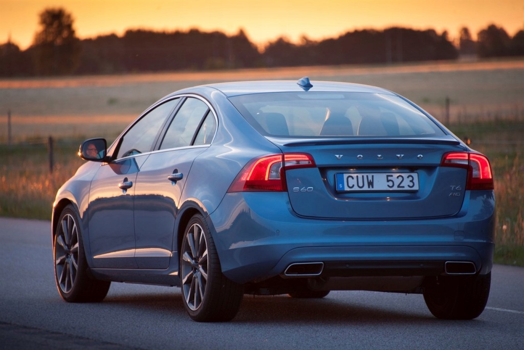 фото №2, Volvo s60 2010 спойлер r-design спойлер na кришка