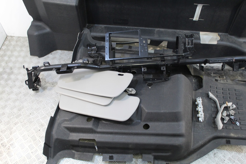 фото №7, Панель приладів стеля салон nissan nt500