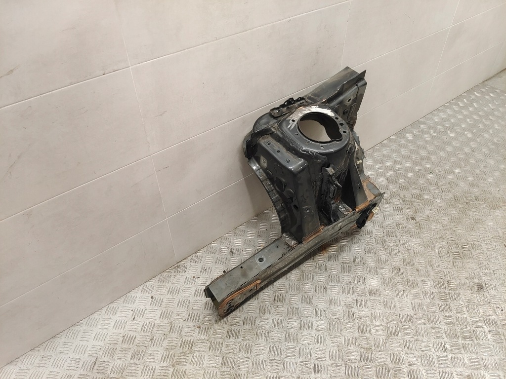 фото №5, Bmw f40 чверть чашка лонжерон права b39