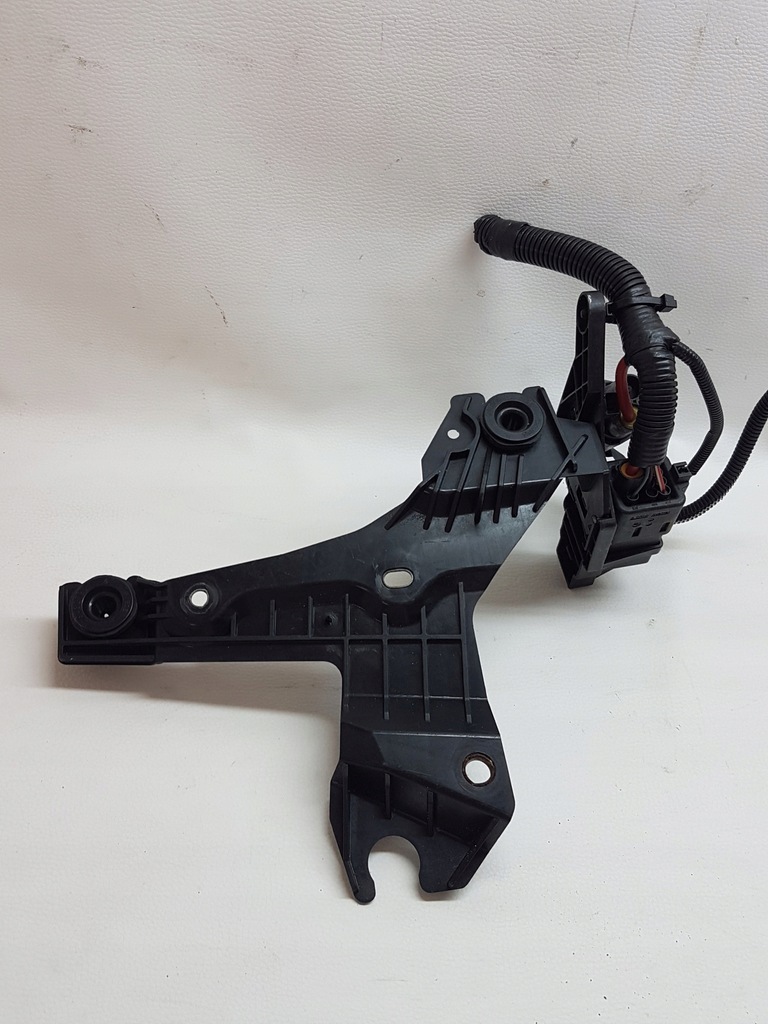 фото №6, Volvo кронштейн корпус фильтра воздуха 30636575