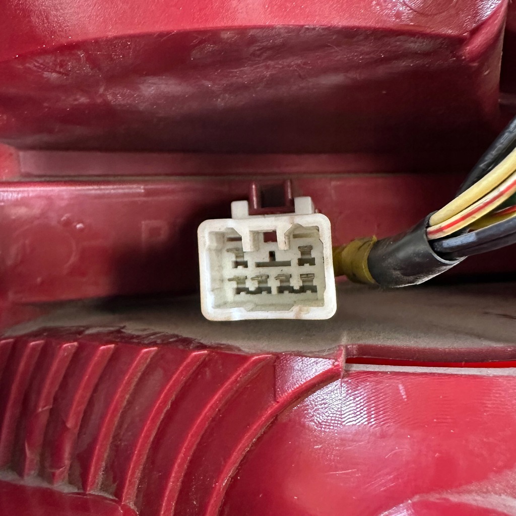 фото №6, Лампа задняя правая kia cerato sedan 92402-2f0