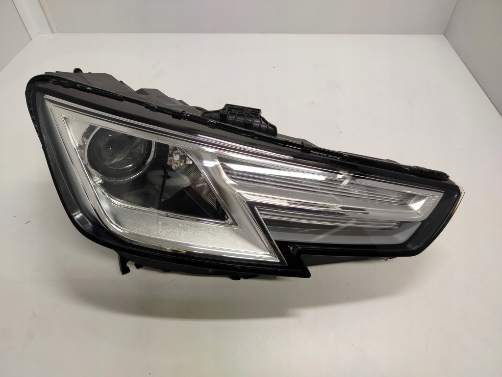 фото №1, Audi a4 b9 8w ксенон led лампа права