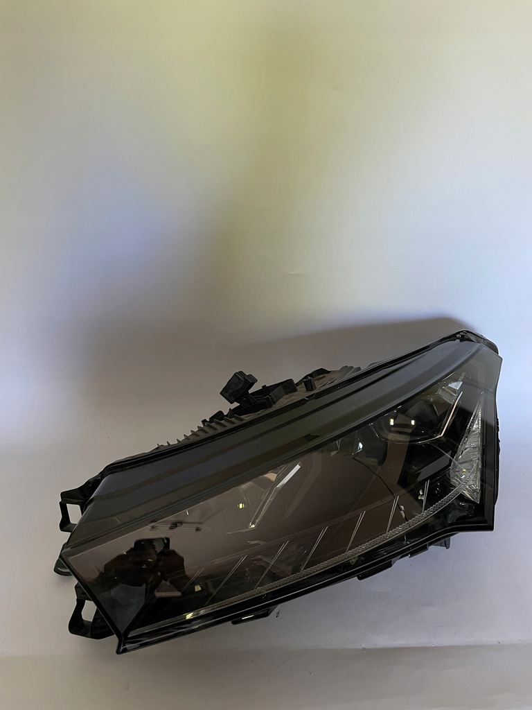 фото №1, Skoda enyaq лампа левая перед full led 5lb941015a