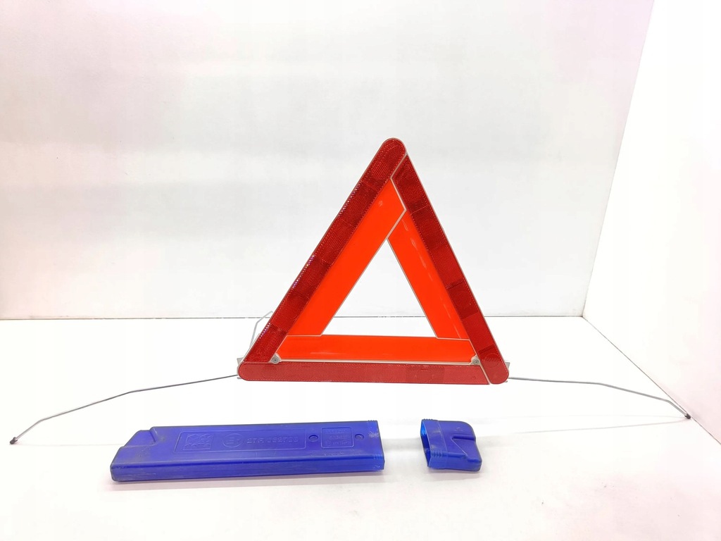 фото №1, Opel astra j 2013 треугольник предупредительный