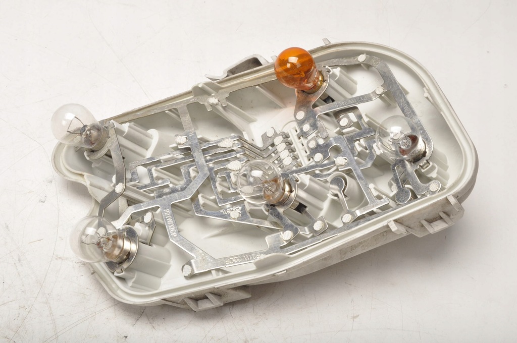 фото №1, Audi a6 c6 вкладыш молдинг лампы zb436071r