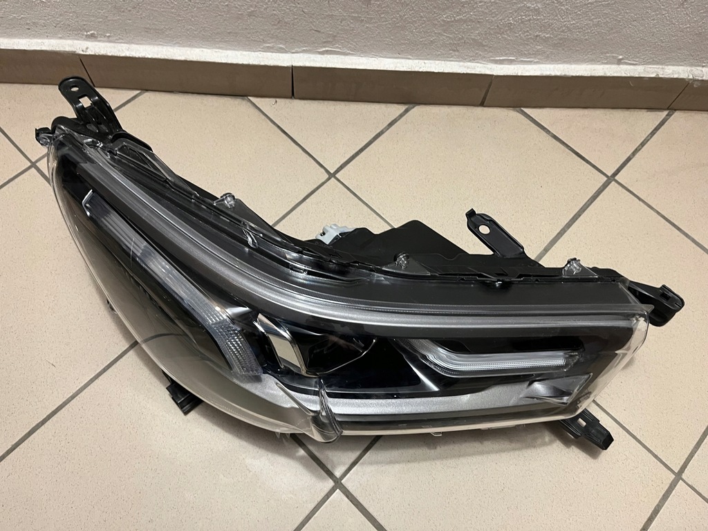 фото №10, Toyota hilux full led 20- лампа передняя перед правая