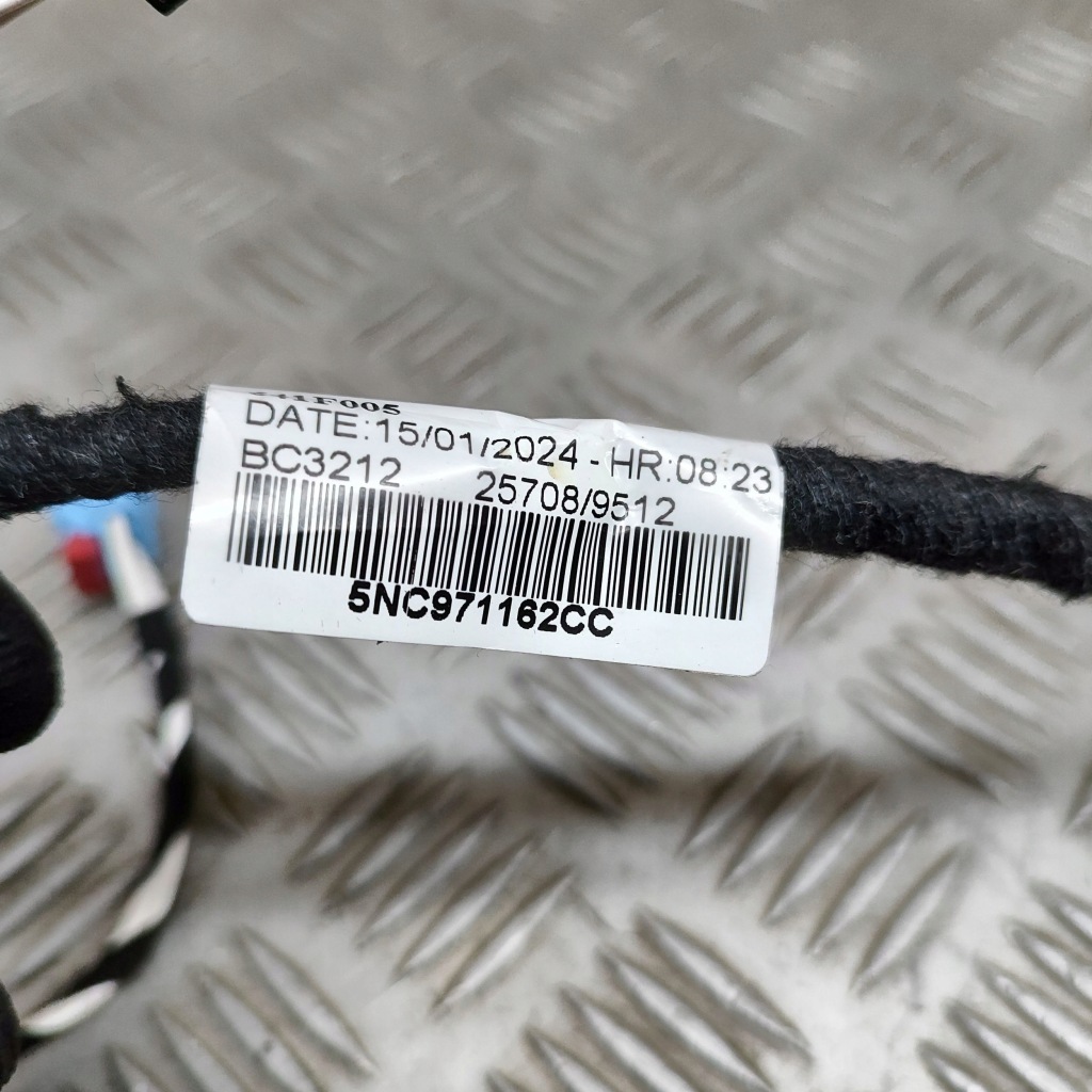 фото №7, Volkswagen tiguan 2024 перед сторона права джгут трубопровід двері передніх