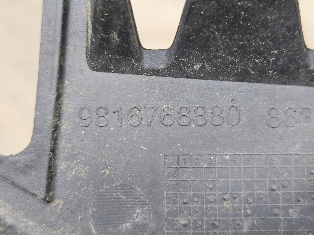 Направляющая бампера передний перед сторона левая citroen berlingo 9816768880 Киев