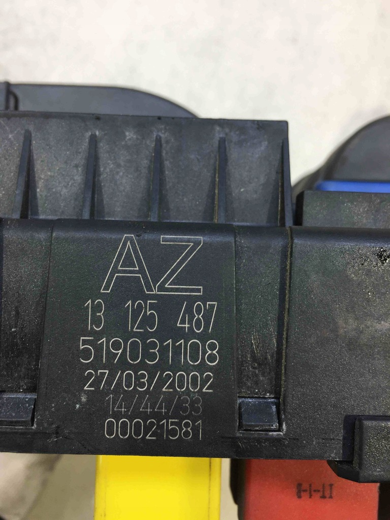 фото №12, Коробка запобіжників opel оригінальний номер 13125487