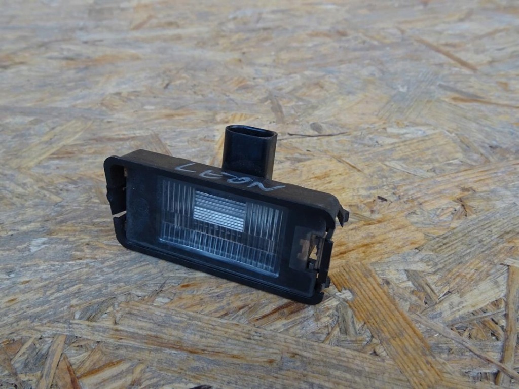 фото №1, Seat leon ii toledo iii лампа подсветка номерного знака 5p0943021