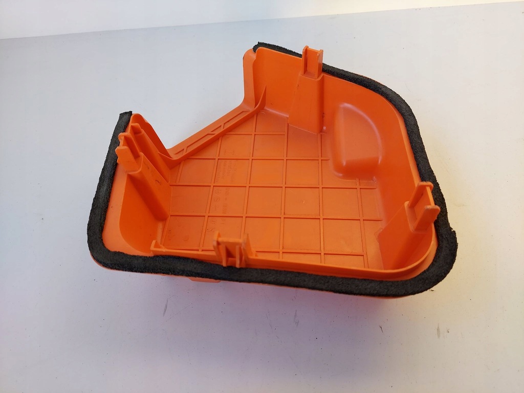 фото №3, Tesla model 3 внутрішня захист порт заряджання