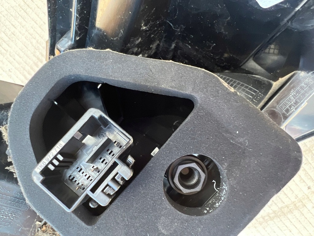 фото №4, Vw t-roc лампа левая задняя задняя 2ga945095 светлая