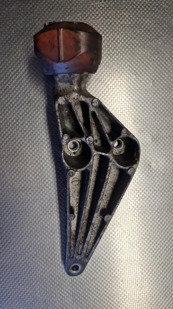 фото №1, Audi a6 c6 2.0 tfsi кронштейн подушка двигуна 4f0199343n