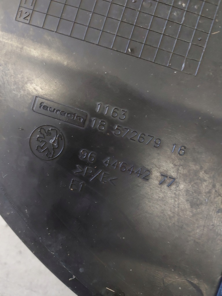 фото №8, Решётка радиатора решётка средняя бампера peugeot 407 04-08