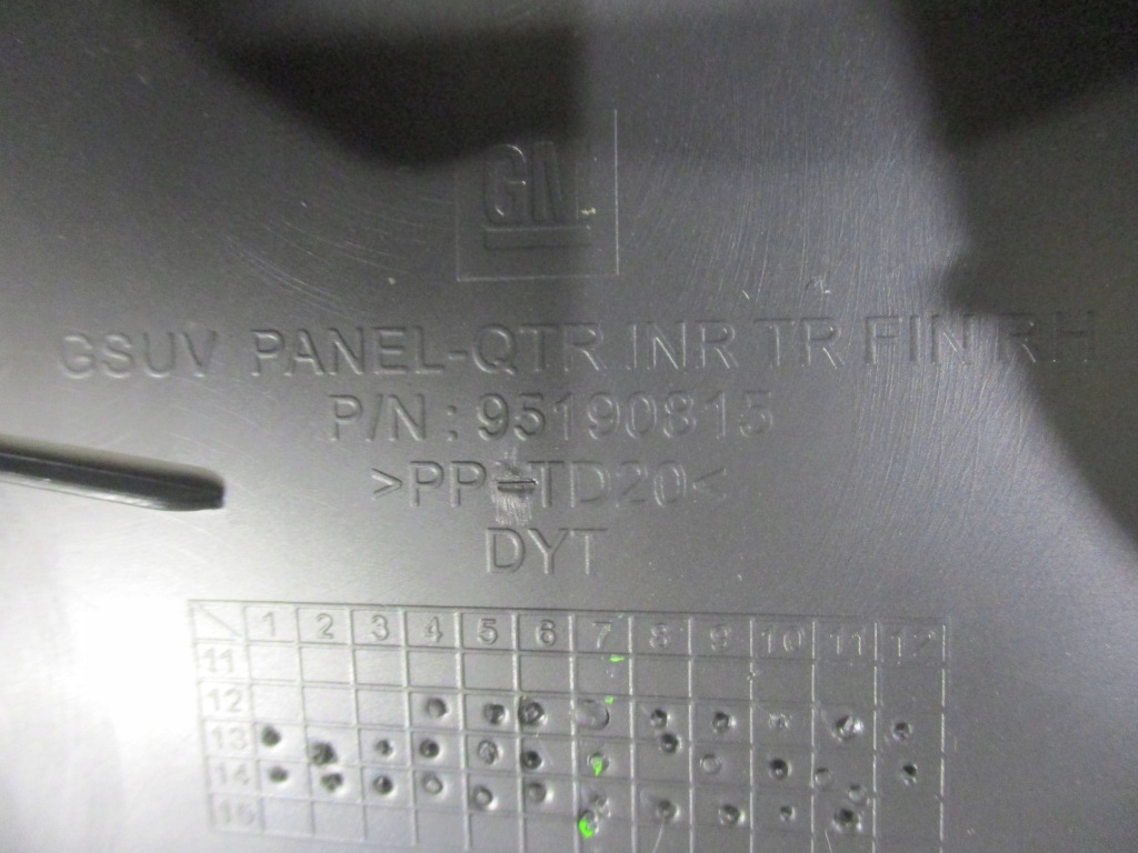 Обшивка оббивка багажника правий задній opel mokka a 95190815 в Україні