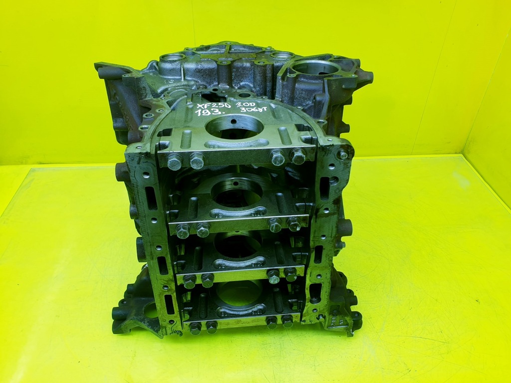 фото №12, Блок двигуна jaguar land range xj xf l319 l320 3.0 d 306dt номінал