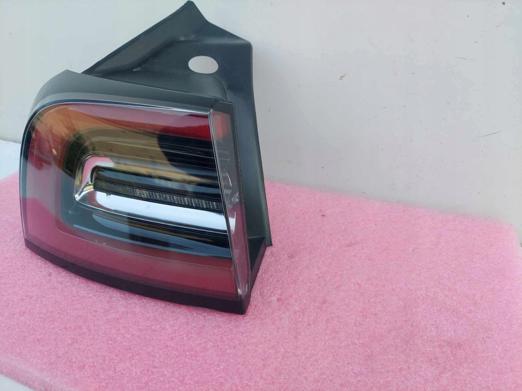 Tesla model 3 лампа ліва задня задня led eu Оригінал