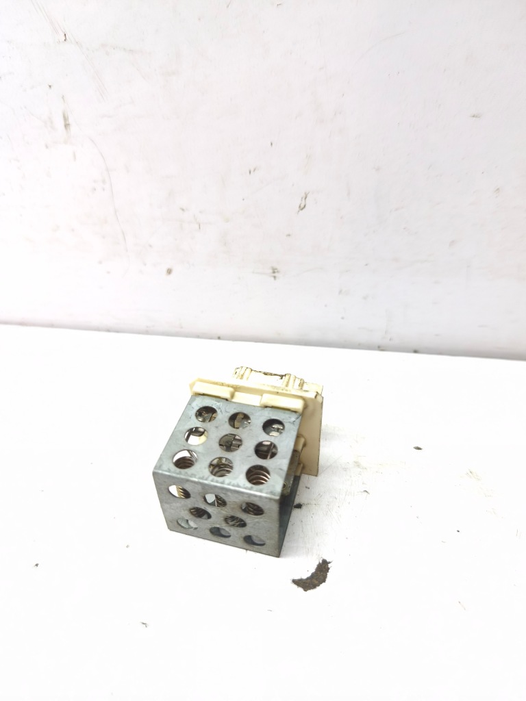 Купити Резистор резистор вентилятора 1.4 8v peugeot 206 рестайлінг  05-09