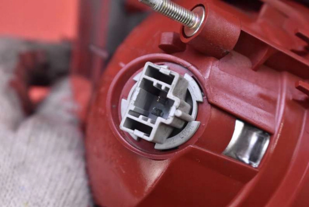 фото №7, Лампа права задня задня p2913r mazda 3 1 i bk 5d hb 03-06