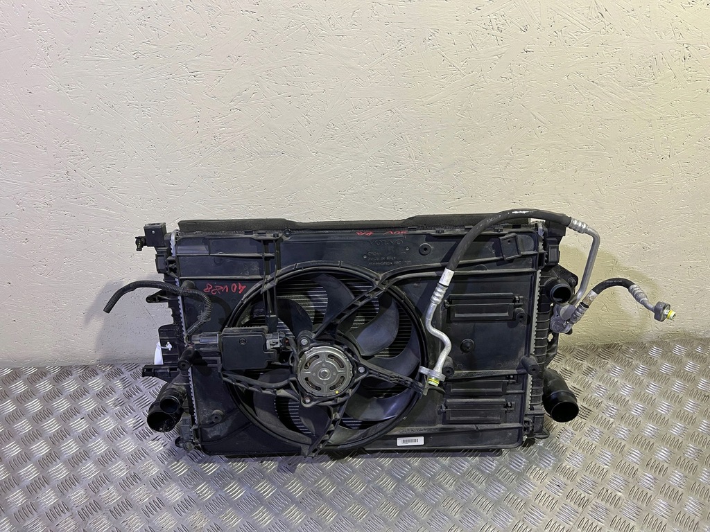 фото №6, Volvo v40 2016 радіатор / комплект