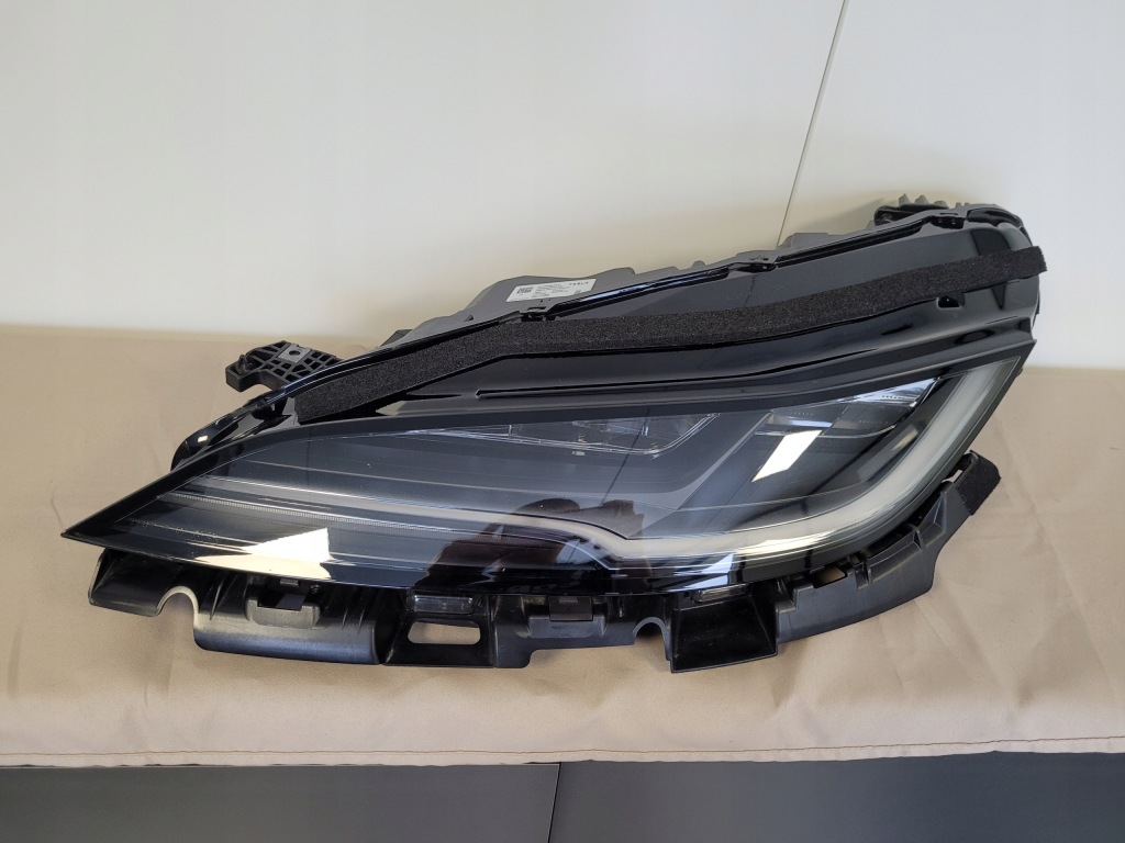 Купити Tesla 3 лампа лівий перед ліва передня full led highland 1760888-00-e