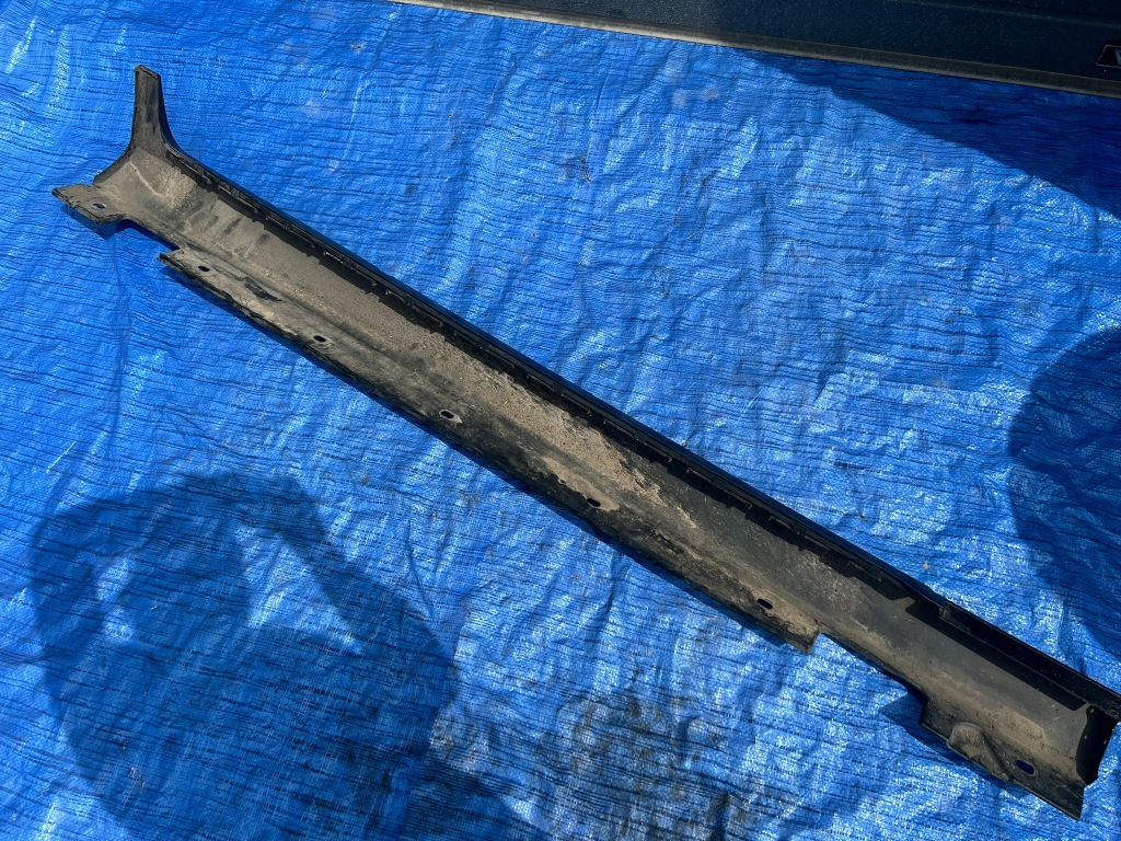 Молдинг поріг ліва mercedes cls w218 Оригінал