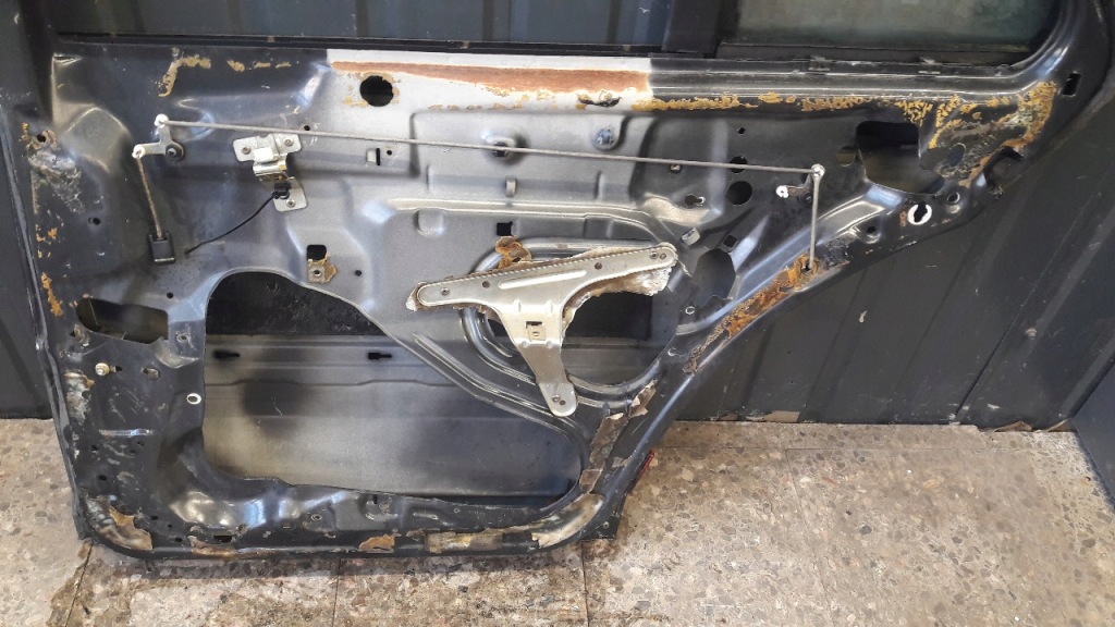 Двері правий задня mercedes w140 чорні Ціна