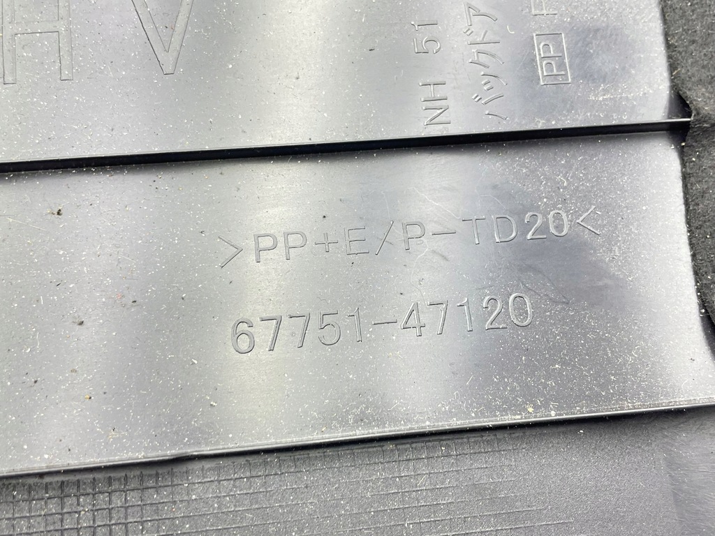 фото №8, Toyota prius prime 2016 обшивка / оббивка задній кришки багажника